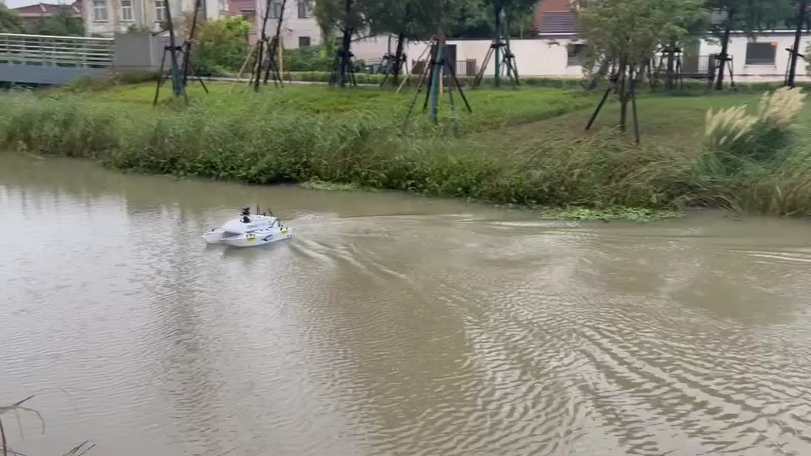 Tongji MRL USV running on the water during a field test